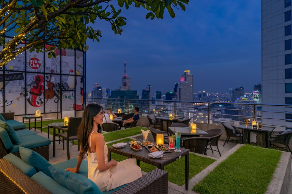 Millennium Hilton Bangkok — Restaurant & bars in Bangkok, Bangkok