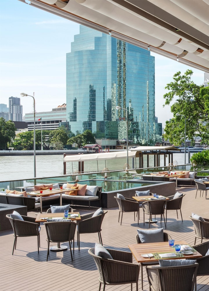 Millennium Hilton Bangkok — Restaurant & bars in Bangkok, Bangkok