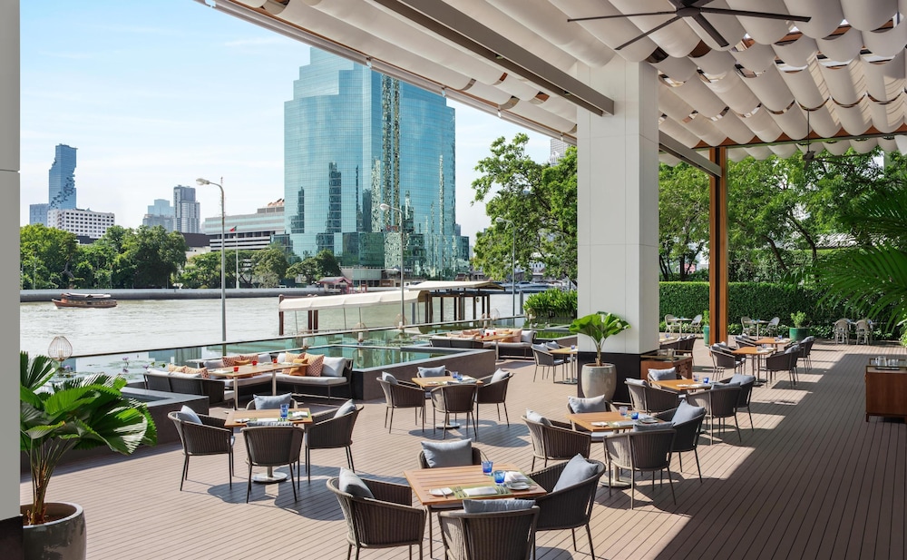 Millennium Hilton Bangkok — Restaurant & bars in Bangkok, Bangkok