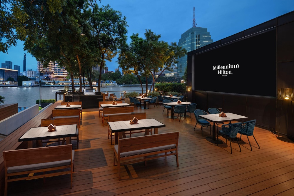 Millennium Hilton Bangkok — Restaurant & bars in Bangkok, Bangkok