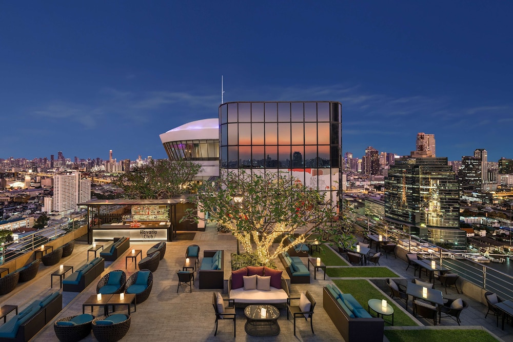 Millennium Hilton Bangkok — Restaurant & bars in Bangkok, Bangkok