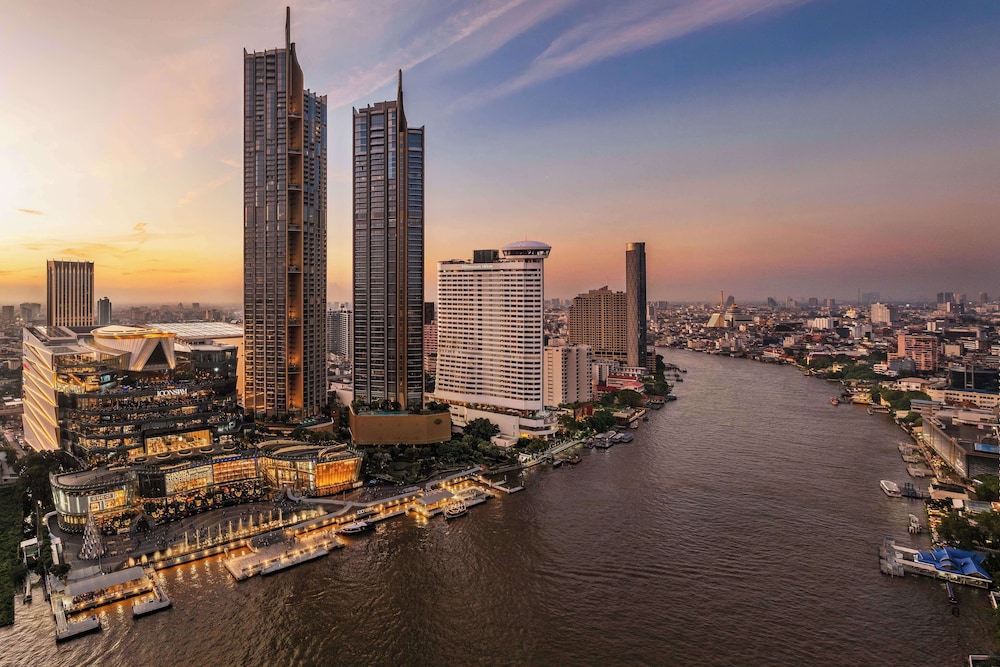 Millennium Hilton Bangkok — Attractions in the area in Bangkok, Bangkok