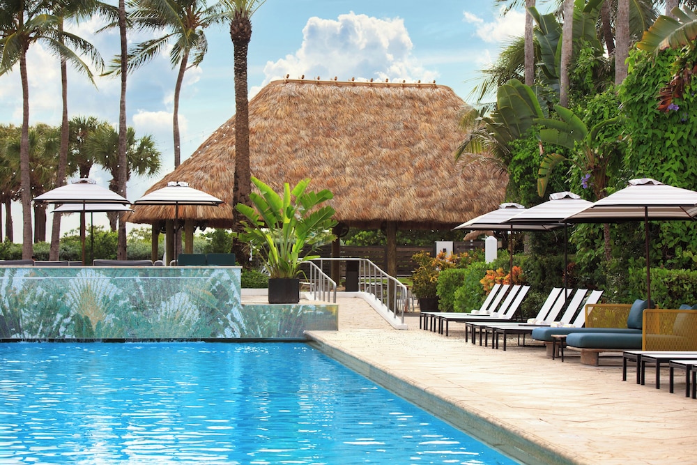 Kimpton Surfcomber Hotel by IHG — Swimming pool in Miami, Florida