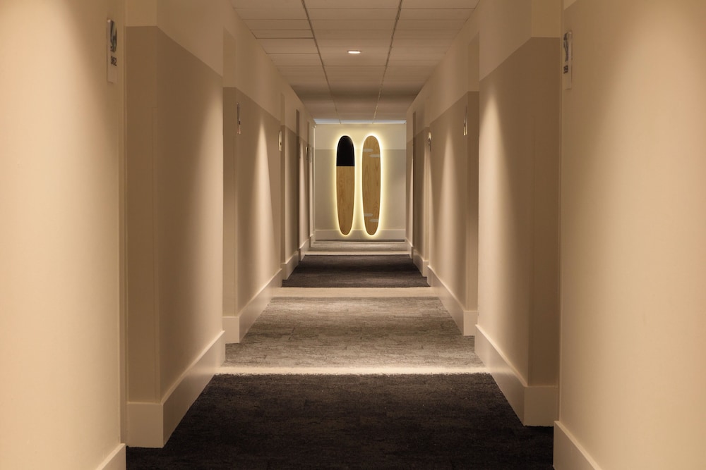 Kimpton Surfcomber Hotel by IHG — Hotel building in Miami, Florida