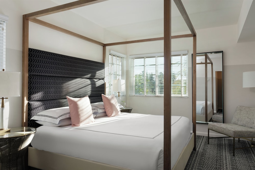 Kimpton Surfcomber Hotel by IHG — Hotel rooms in Miami, Florida