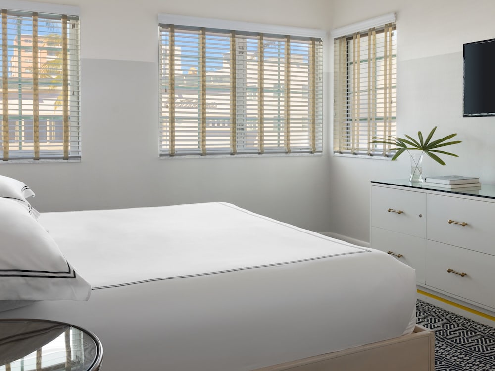 Kimpton Surfcomber Hotel by IHG — Hotel rooms in Miami, Florida