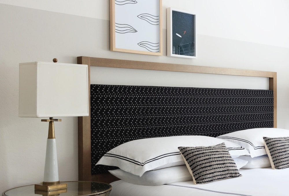 Kimpton Surfcomber Hotel by IHG — Hotel rooms in Miami, Florida