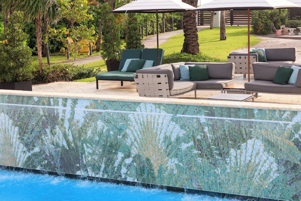 Kimpton Surfcomber Hotel by IHG — Swimming pool in Miami, Florida