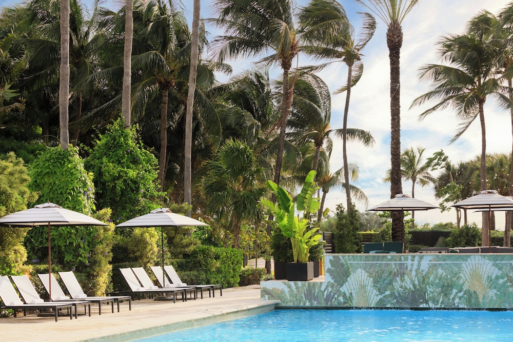 Kimpton Surfcomber Hotel by IHG — Swimming pool in Miami, Florida