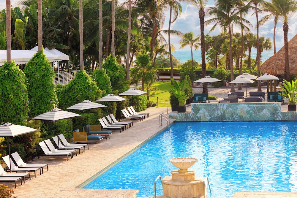 Kimpton Surfcomber Hotel by IHG — Swimming pool in Miami, Florida