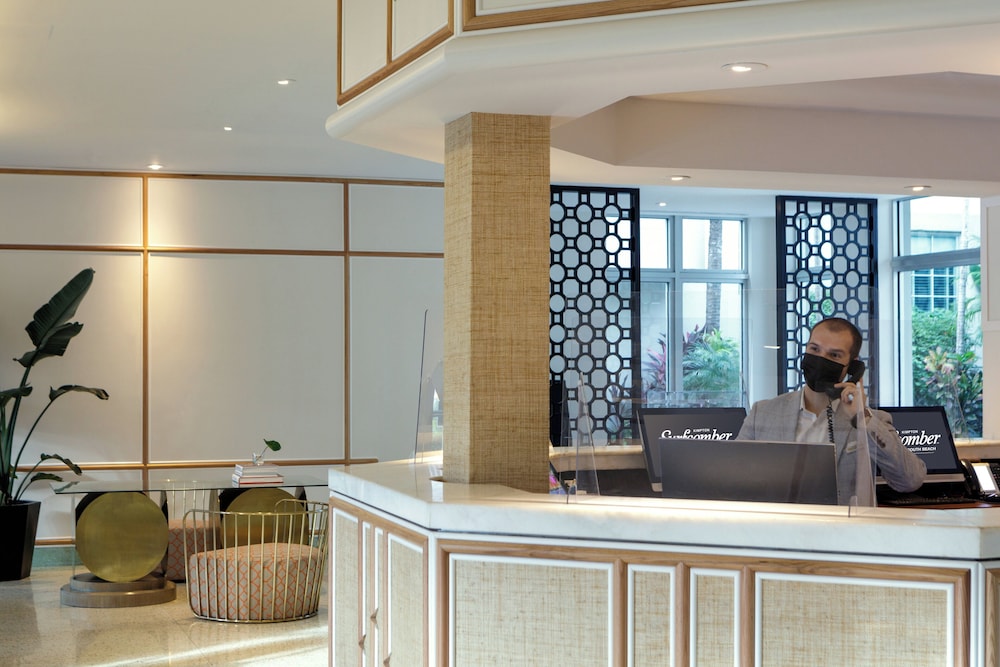 Kimpton Surfcomber Hotel by IHG — Hotel building in Miami, Florida