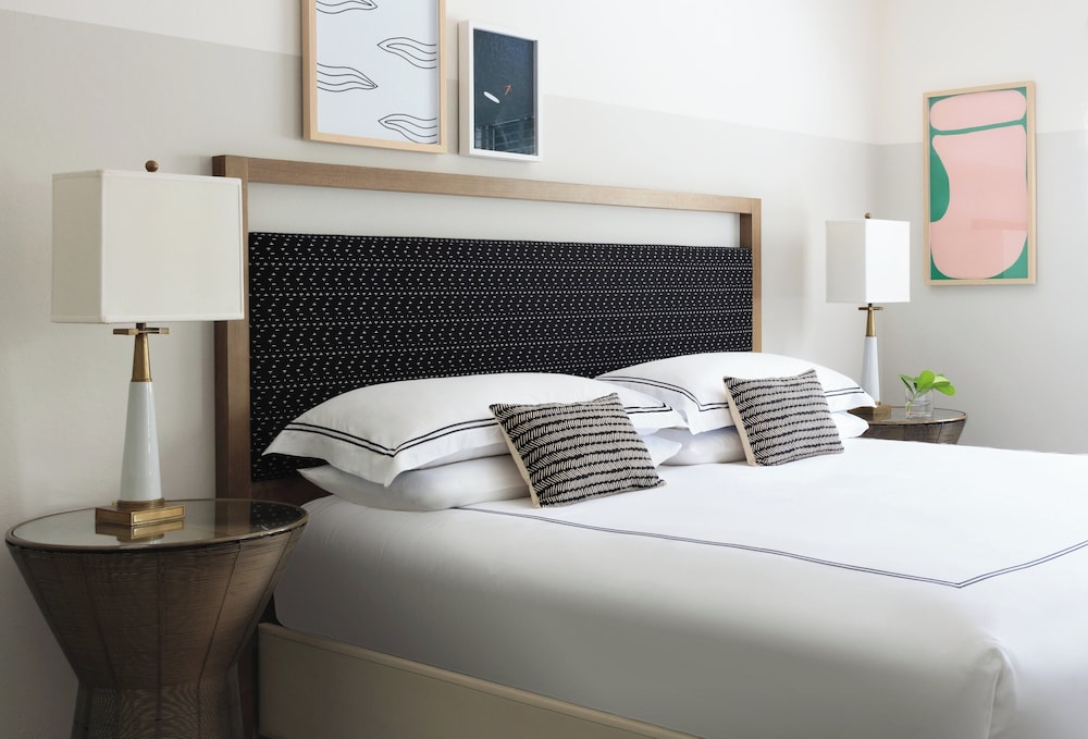 Kimpton Surfcomber Hotel by IHG — Hotel rooms in Miami, Florida