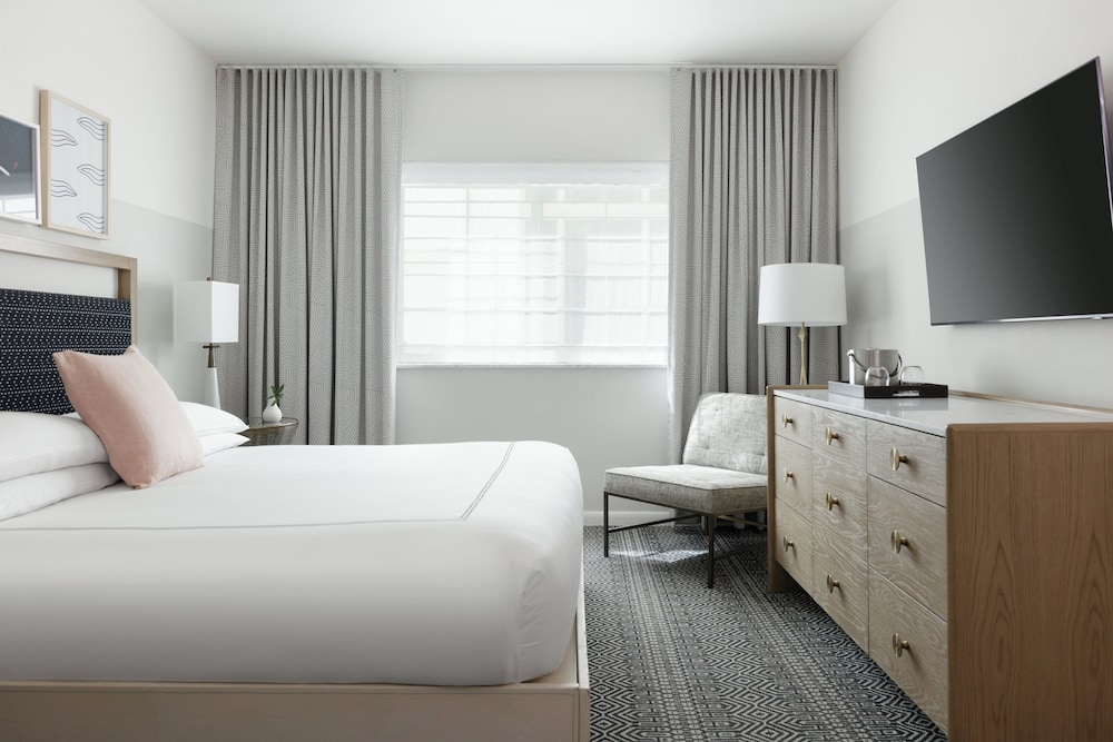Kimpton Surfcomber Hotel by IHG — Hotel rooms in Miami, Florida