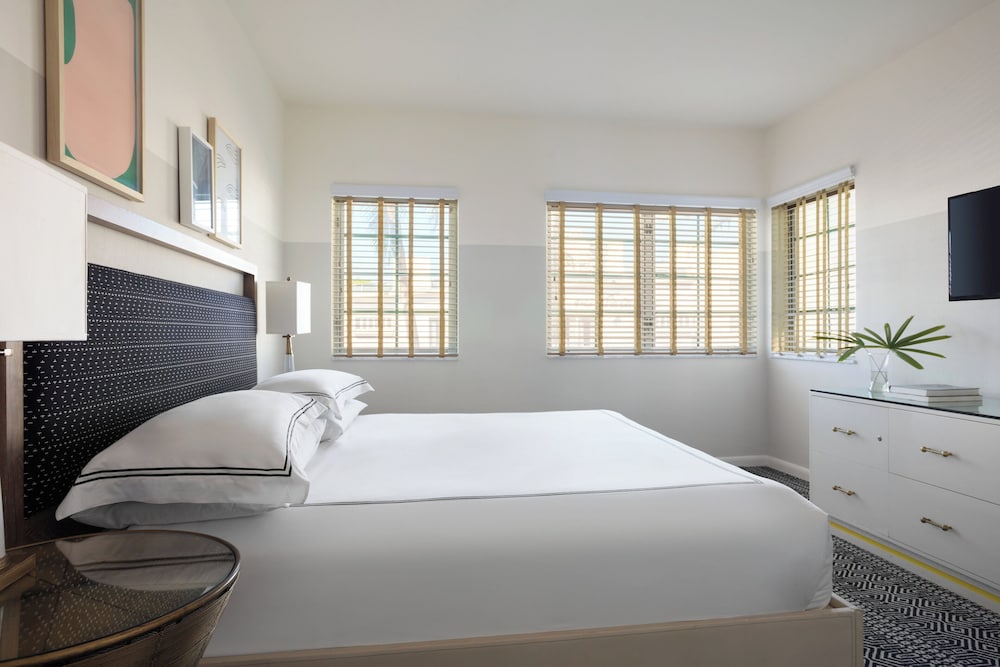 Kimpton Surfcomber Hotel by IHG — Hotel rooms in Miami, Florida