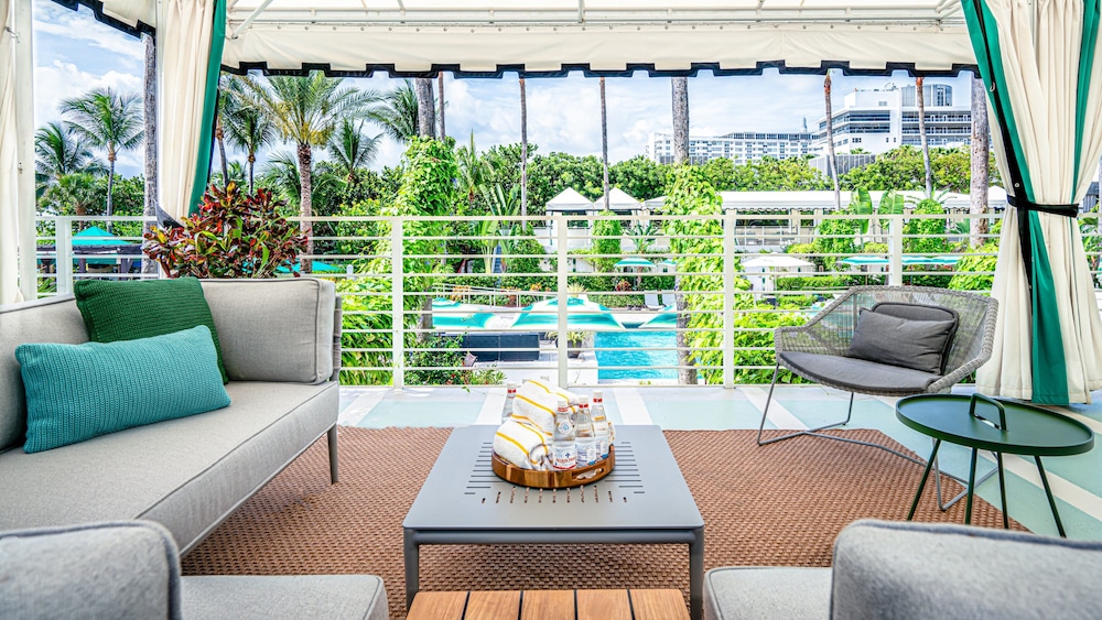 Kimpton Surfcomber Hotel by IHG — Swimming pool in Miami, Florida