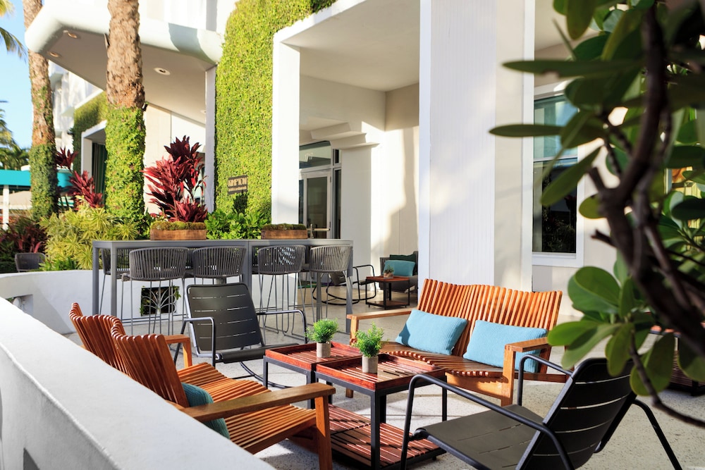 Kimpton Surfcomber Hotel by IHG — Restaurant & bars in Miami, Florida