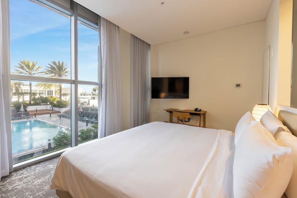 Eden Roc Miami Beach — Hotel rooms in Miami, Florida