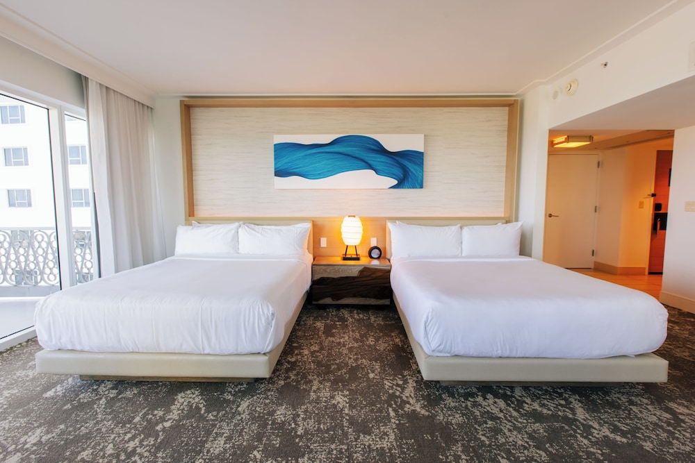 Eden Roc Miami Beach — Hotel rooms in Miami, Florida
