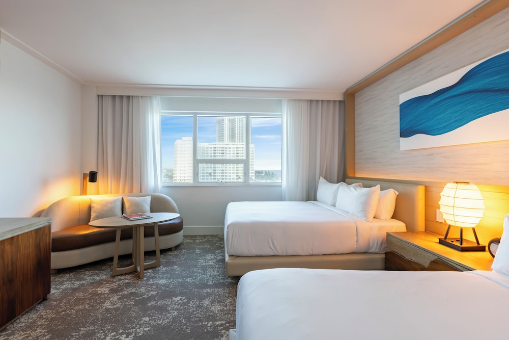 Eden Roc Miami Beach — Hotel rooms in Miami, Florida