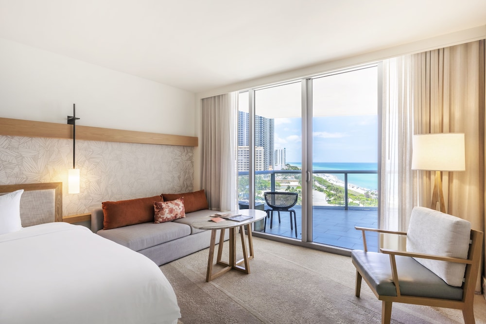 Eden Roc Miami Beach — Hotel rooms in Miami, Florida