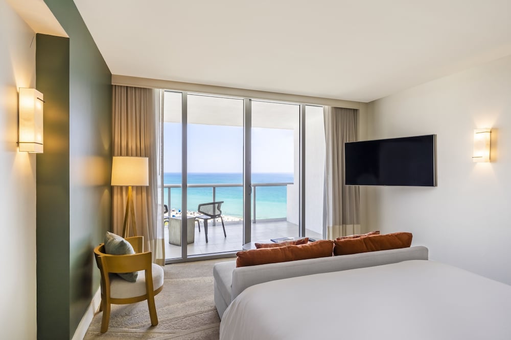 Eden Roc Miami Beach — Hotel rooms in Miami, Florida
