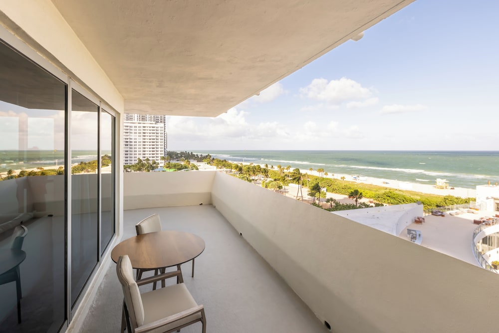 Eden Roc Miami Beach — Hotel rooms in Miami, Florida