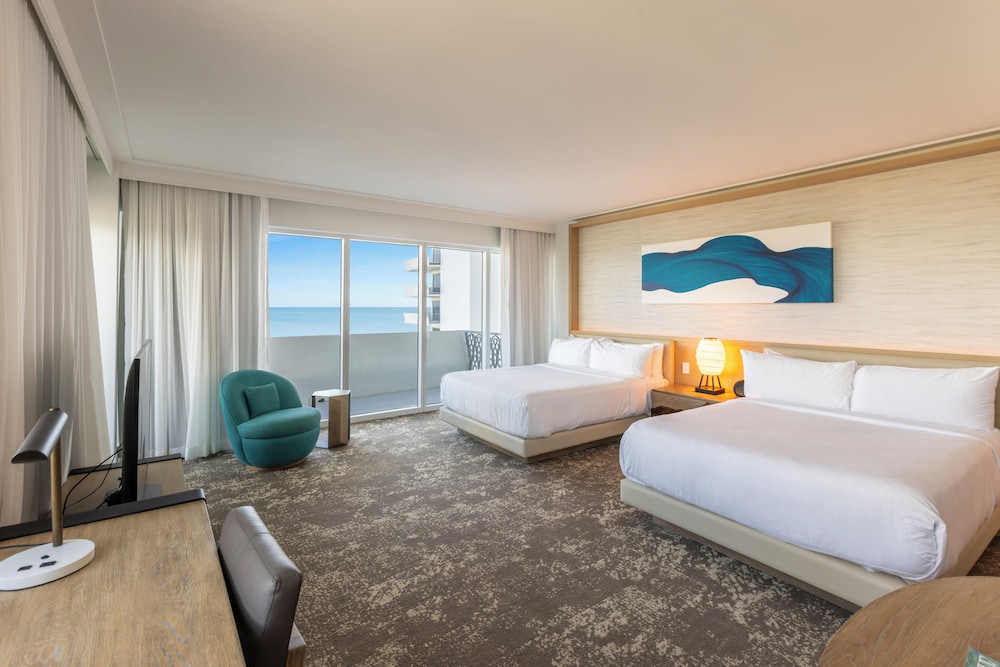 Eden Roc Miami Beach — Hotel rooms in Miami, Florida