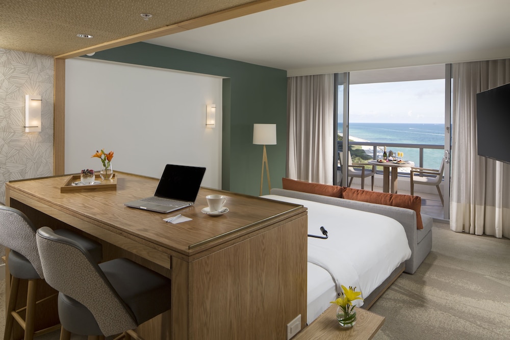 Eden Roc Miami Beach — Hotel rooms in Miami, Florida