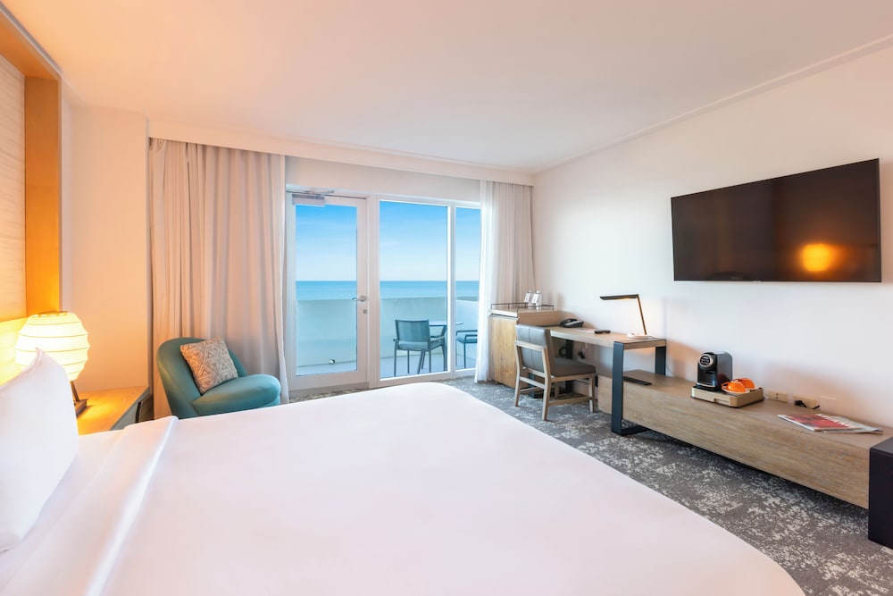 Eden Roc Miami Beach — Hotel rooms in Miami, Florida