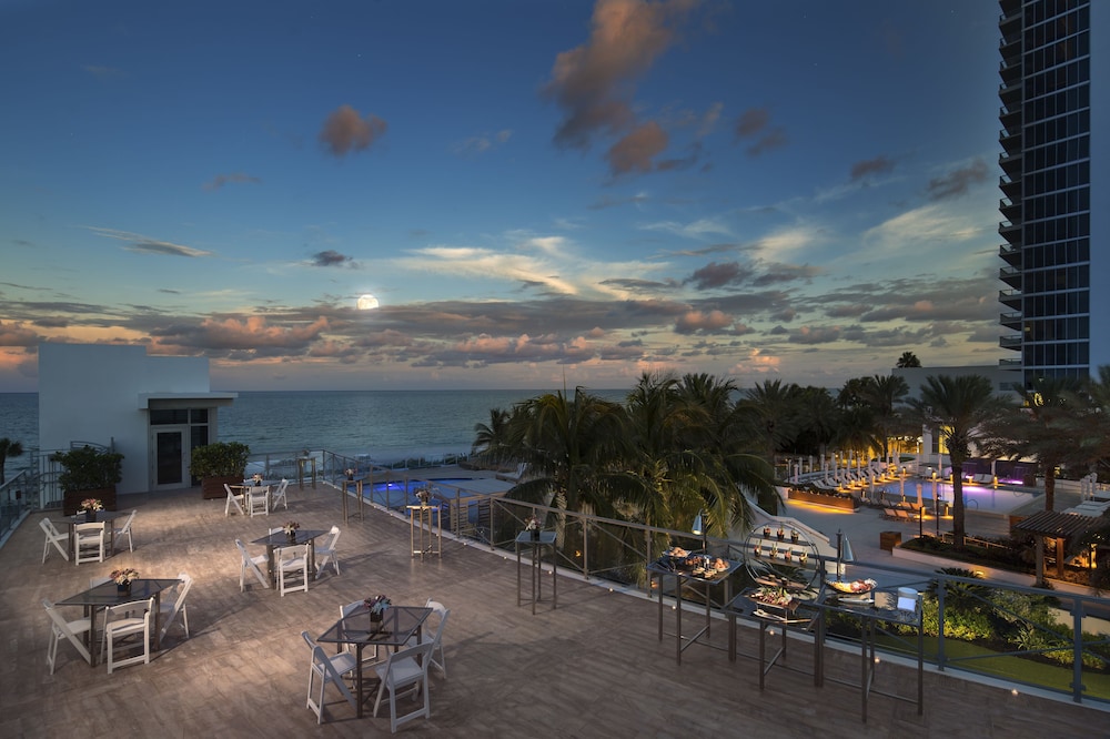 Eden Roc Miami Beach — Restaurant & bars in Miami, Florida