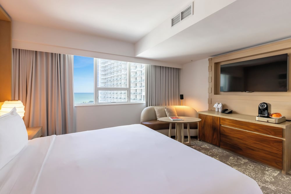 Eden Roc Miami Beach — Hotel rooms in Miami, Florida