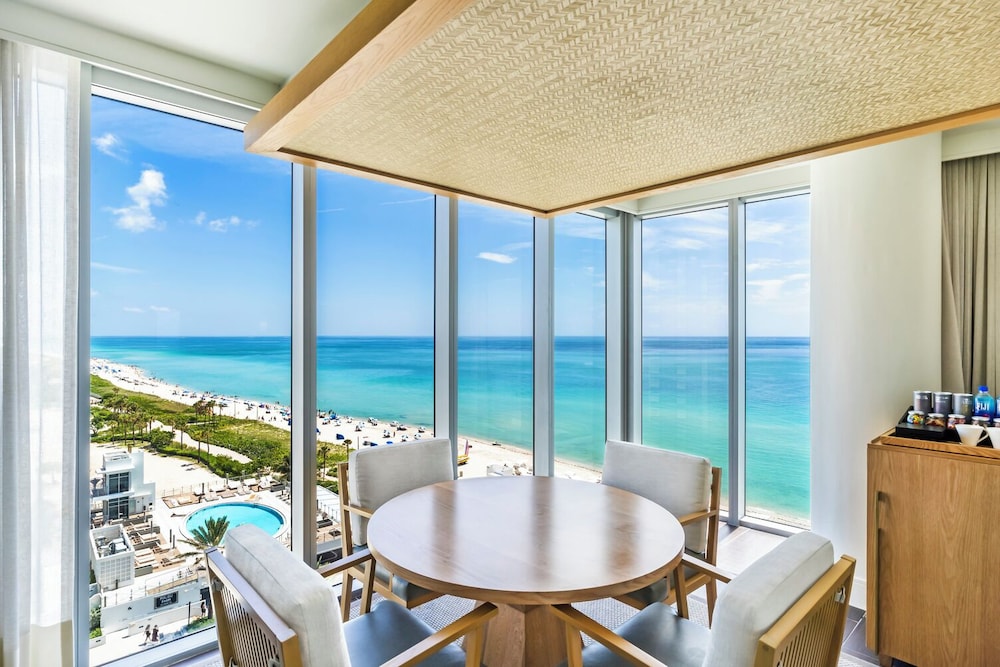 Eden Roc Miami Beach — Hotel rooms in Miami, Florida