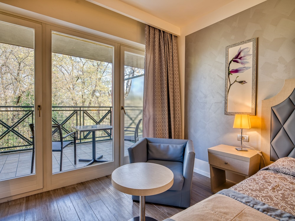 Parc Hotel Gritti — Hotel rooms in Bardolino, Veneto