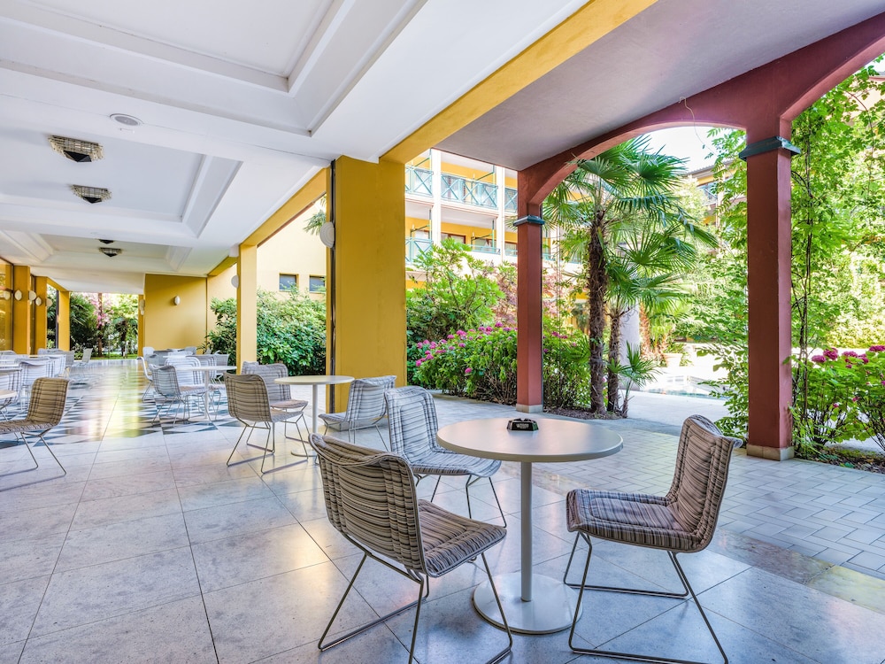 Parc Hotel Gritti — Restaurant & bars in Bardolino, Veneto