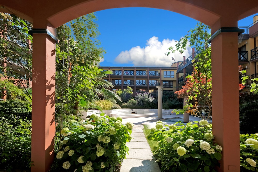 Parc Hotel Gritti — Hotel building in Bardolino, Veneto
