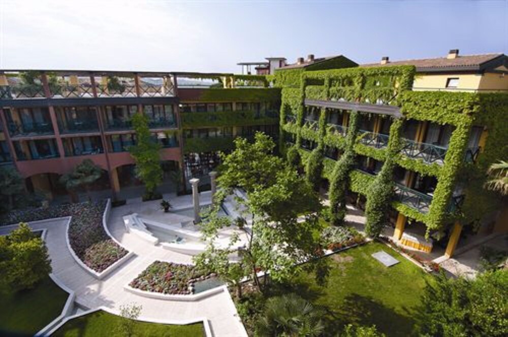 Parc Hotel Gritti — Hotel building in Bardolino, Veneto