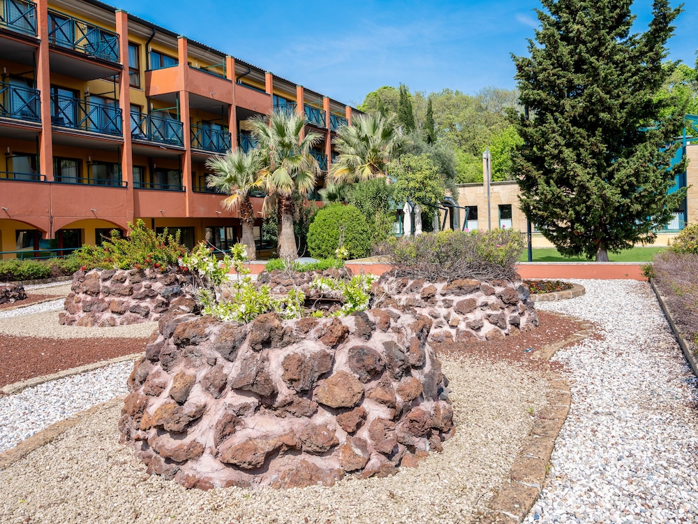 Parc Hotel Gritti — Hotel building in Bardolino, Veneto