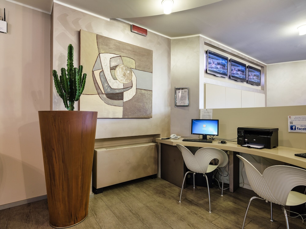 Parc Hotel Gritti — Hotel building in Bardolino, Veneto