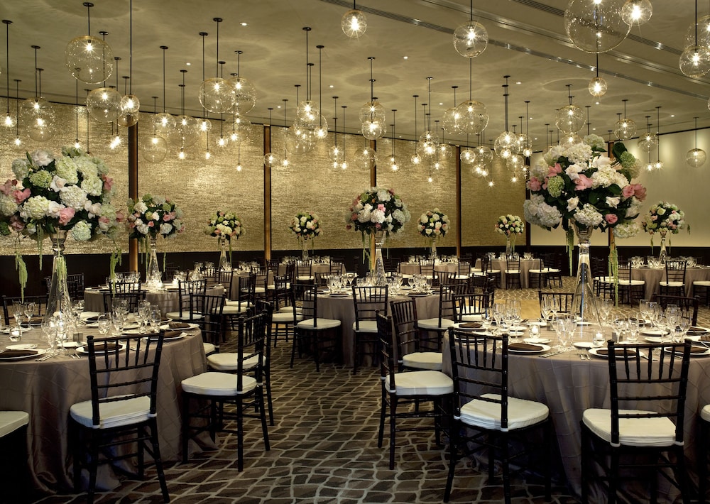 Kimpton EPIC Hotel by IHG — Hotel building in Miami, Florida