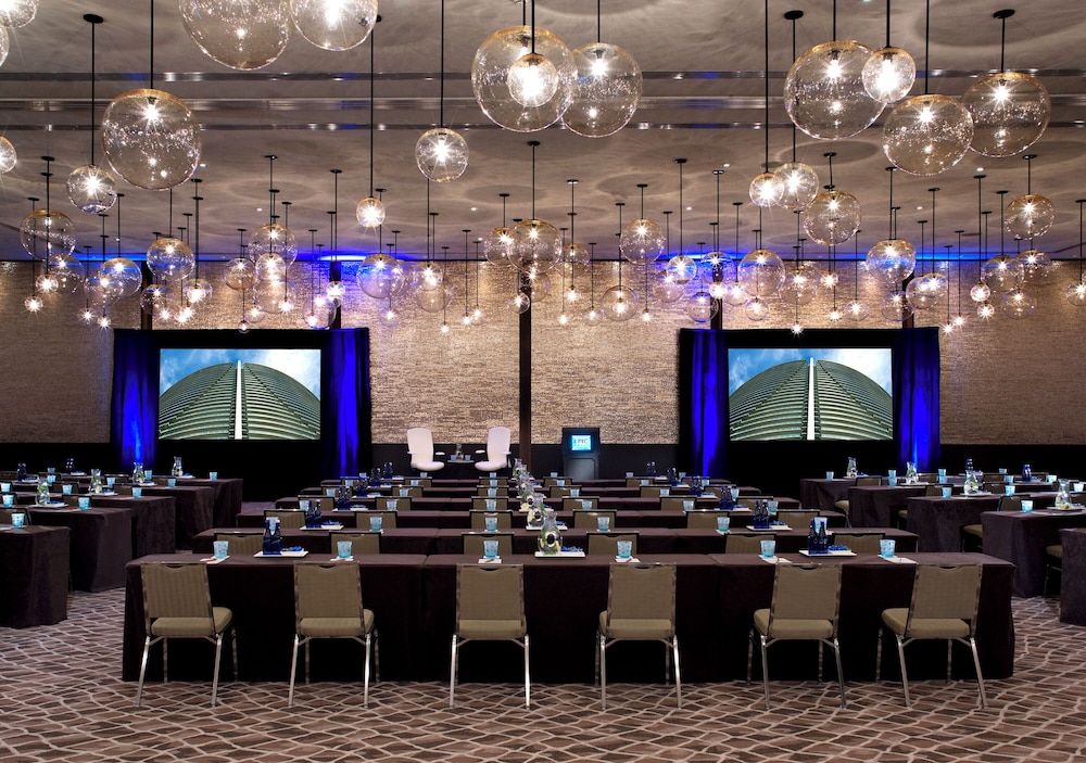 Kimpton EPIC Hotel by IHG — Hotel building in Miami, Florida