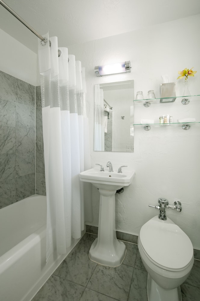 Essex House By Clevelander — Hotel rooms in Miami, Florida