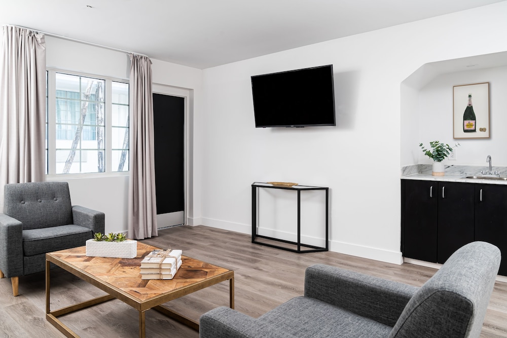 Essex House By Clevelander — Hotel rooms in Miami, Florida