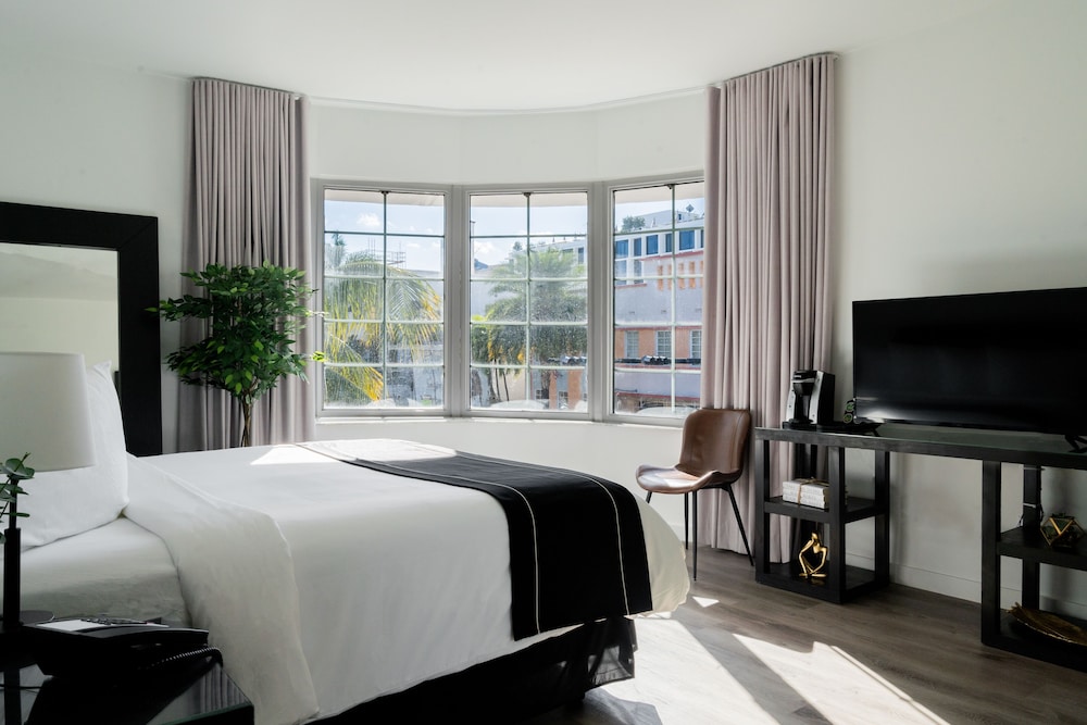 Essex House By Clevelander — Hotel rooms in Miami, Florida