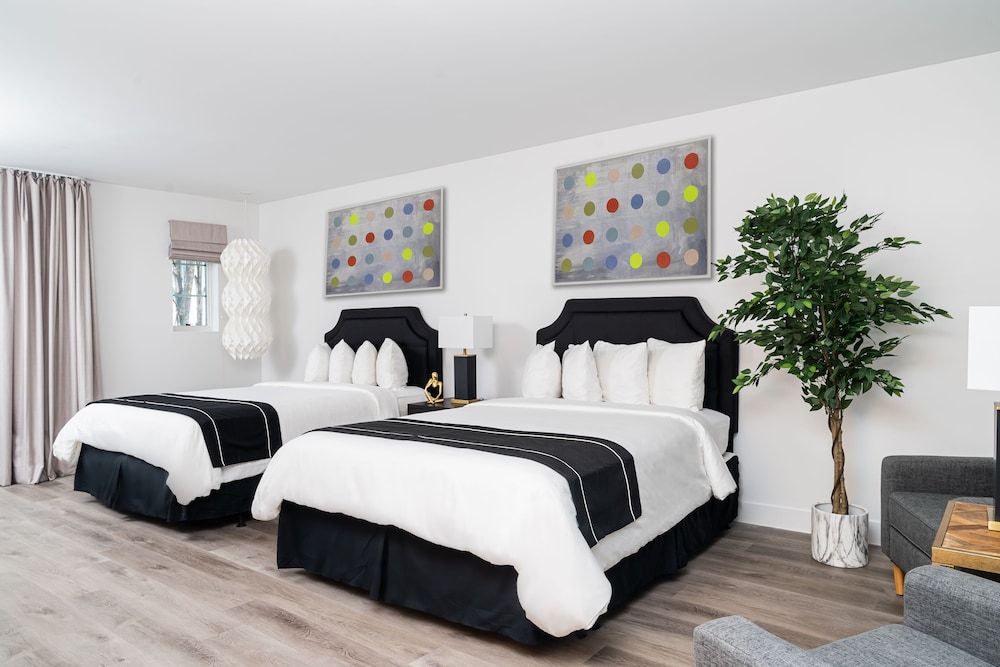 Essex House By Clevelander — Hotel rooms in Miami, Florida