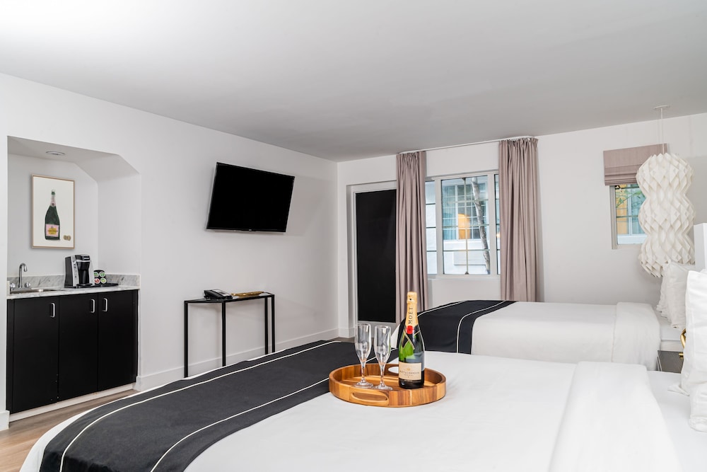 Essex House By Clevelander — Hotel rooms in Miami, Florida