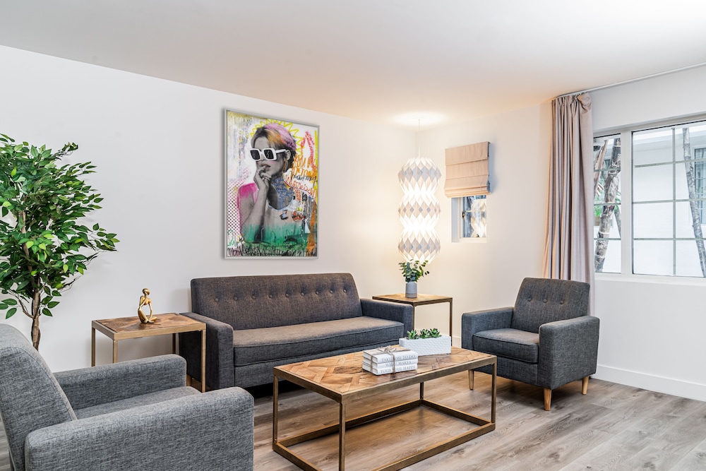 Essex House By Clevelander — Hotel rooms in Miami, Florida
