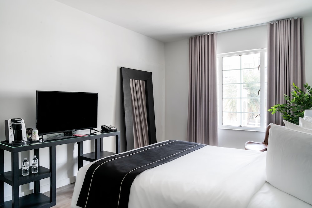 Essex House By Clevelander — Hotel rooms in Miami, Florida