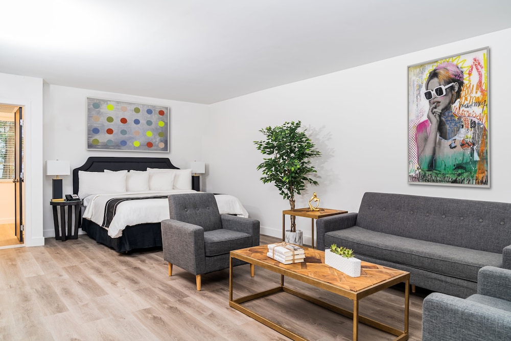 Essex House By Clevelander — Hotel rooms in Miami, Florida