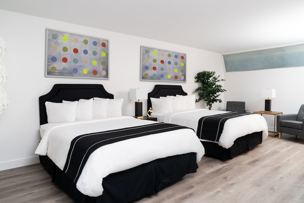 Essex House By Clevelander — Hotel rooms in Miami, Florida