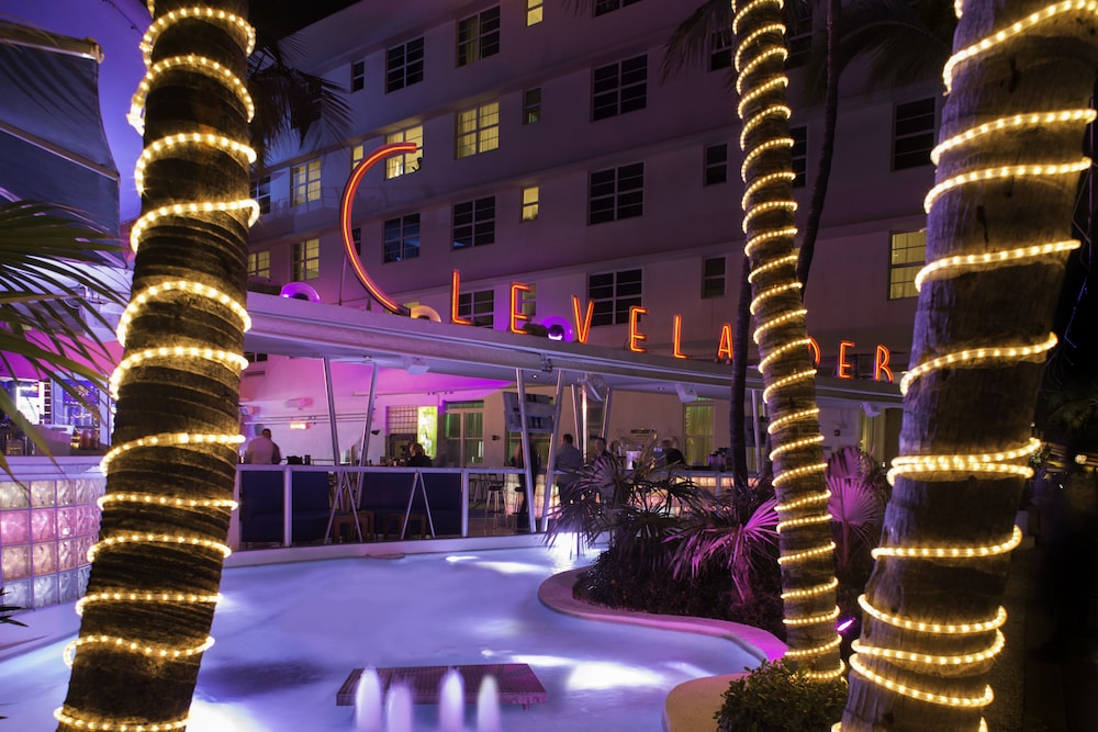 Essex House By Clevelander — Hotel building in Miami, Florida